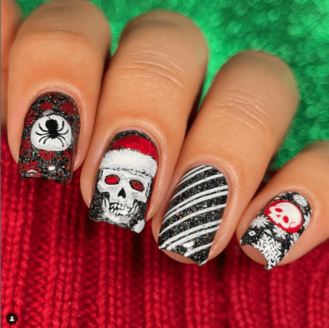 25+ Dark and Elegant Gothic Christmas Nails Design Ideas